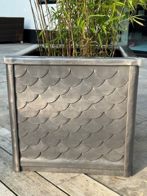 Unieke bloempot in lood - Element82 - Kunst in lood Eemnes