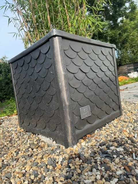 Unieke bloempot in lood - Element82 - Kunst in lood Eemnes
