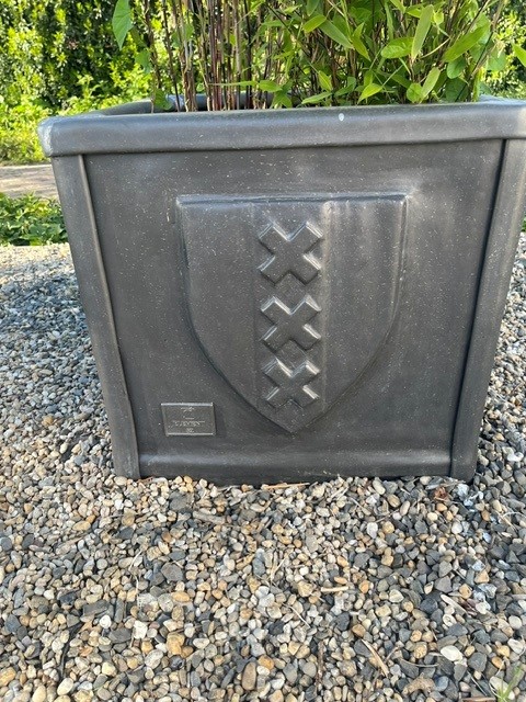 Unieke bloempot in lood - Element82 - Kunst in lood Eemnes